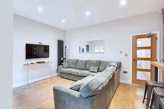 6 Bedroom Terraced House To Rent In Eldon Road, Birmingham, B16