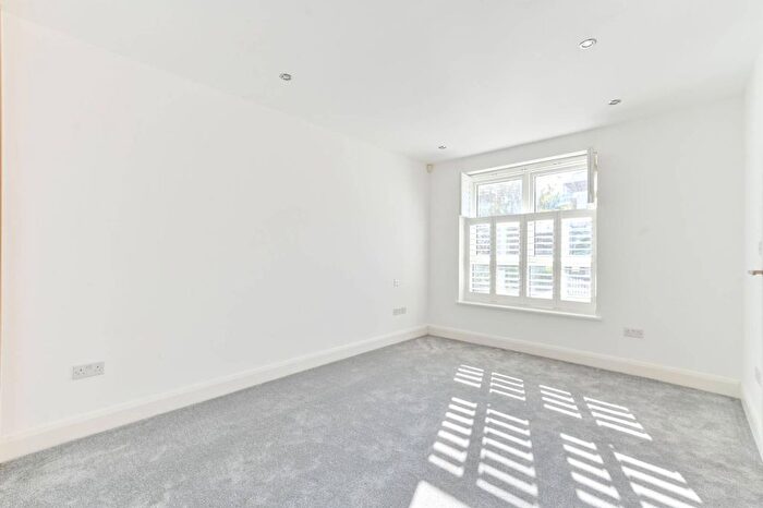 4 Bedroom Flat To Rent In The Avenue, Queen's Park, London, NW6