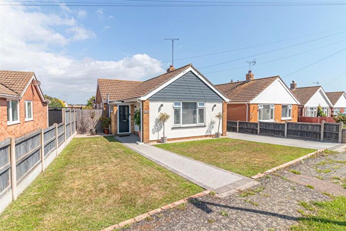 4 Bedroom Detached Bungalow For Sale In Briarwood Avenue, Holland-On-Sea, CO15