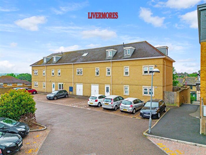 1 Bedroom Apartment For Sale In Constance Grove, Dartford, DA1