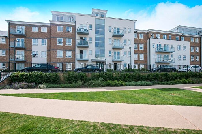 2 Bedroom Apartment To Rent In Heron Way, Maidenhead, SL6