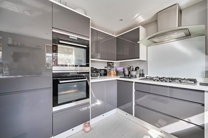 4 Bedroom Town House For Sale In Rotary Gardens, Gillingham, Kent, ME7