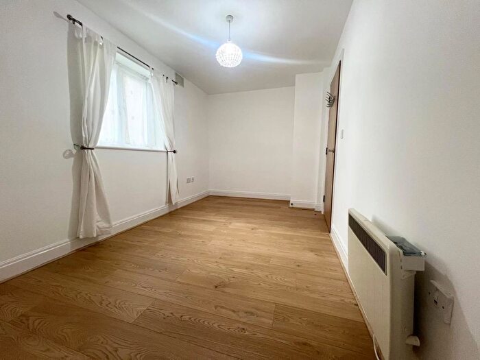 1 Bedroom Flat To Rent In Temeraire Place, Brentford, TW8