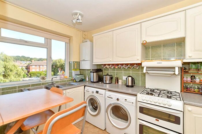 2 Bedroom Maisonette For Sale In Hillyfields, Loughton, Essex, IG10