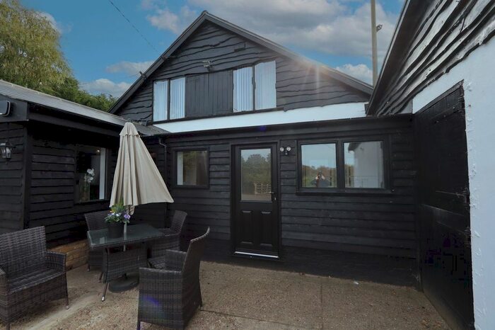 2 Bedroom Flat To Rent In Greensted Road, Ongar, CM5