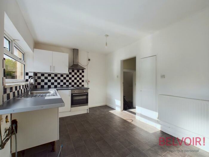 3 Bedroom Town House To Rent In Youlgreave Avenue, Bentilee, Stoke-on-Trent, ST2