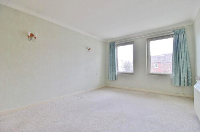 1 Bedroom Retirement Property For Sale In Green Road, Southsea, PO5