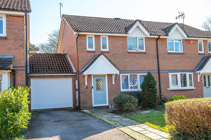 3 Bedroom Semi-Detached House For Sale In Alder Close, Dibden Purlieu, SO45
