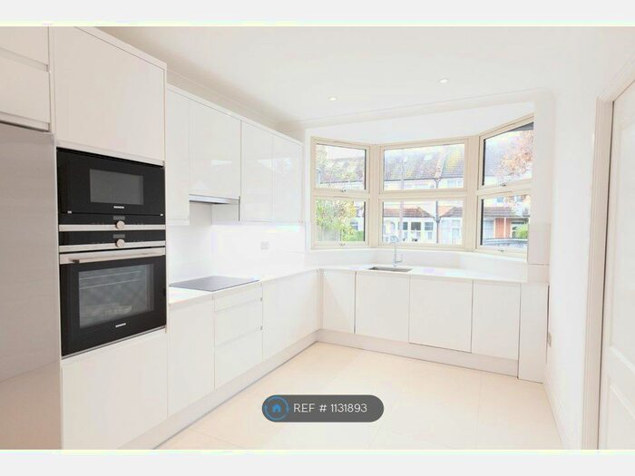 3 Bedroom Detached House To Rent In Marion Road, London, NW7