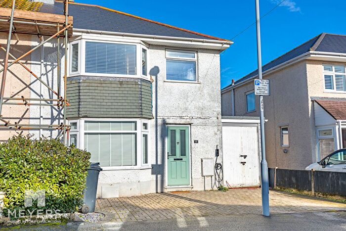 3 Bedroom Semi-Detached House For Sale In Riverlea Road, Christchurch, BH23