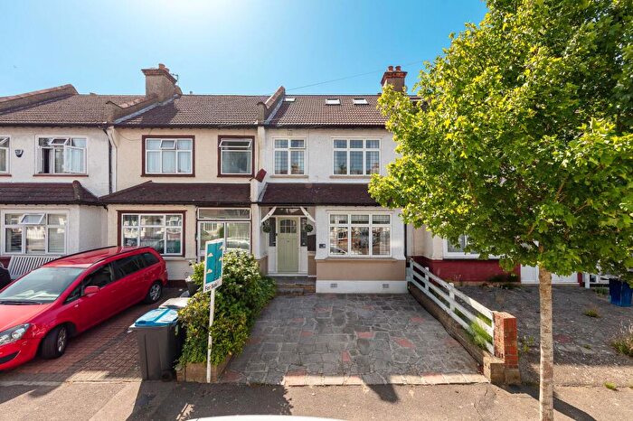 4 Bedroom Terraced House For Sale In Beechwood Avenue, Thornton Heath, CR7