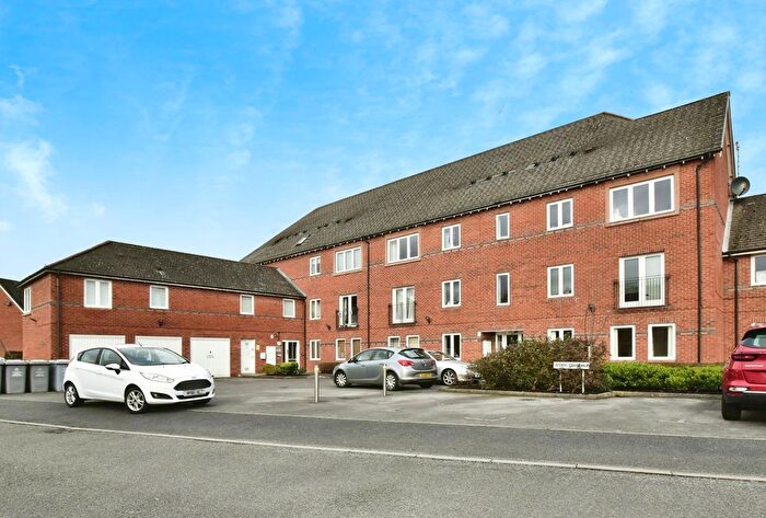 2 Bedroom Flat For Sale In Mountsorrel Road, Altrincham, WA14