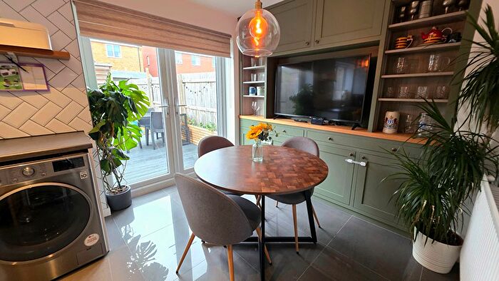 3 Bedroom End Of Terrace House For Sale In Brocklebank Way, Holdingham, NG34
