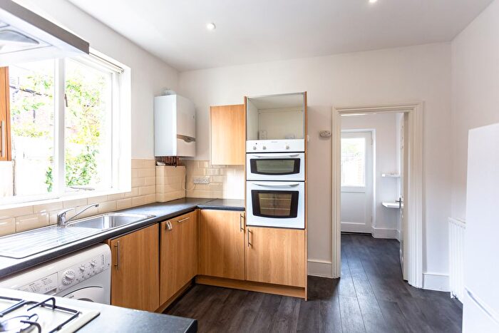 1 Bedroom Flat To Rent In Layton Road, Brentford, TW8
