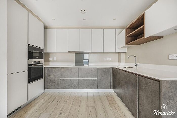 2 Bedroom Flat For Sale In Victoria Avenue, Southend-On-Sea, SS2