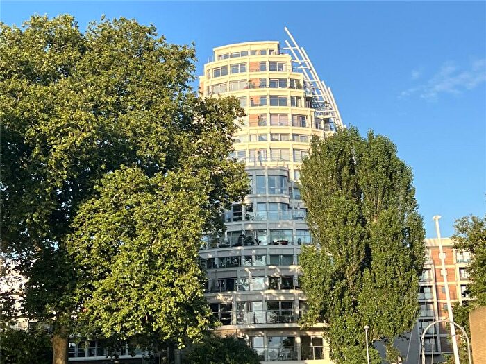 1 Bedroom Flat For Sale In Henry Macaulay Avenue, Kingston Upon Thames, KT2