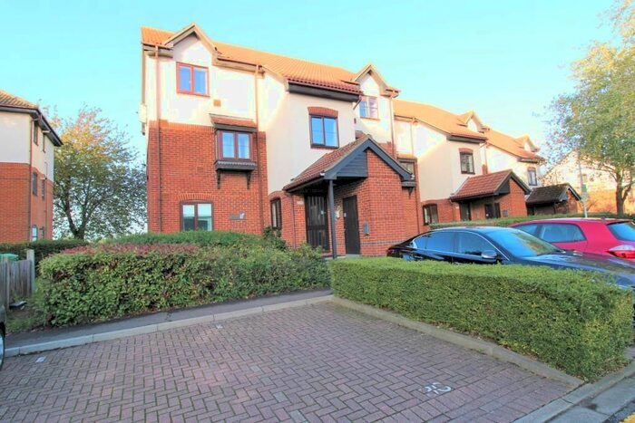 1 Bedroom Flat To Rent In David Close, Harlington, UB3