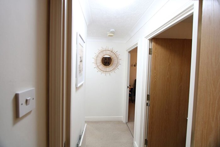 2 Bedroom Flat To Rent In Wimbledon, SW19
