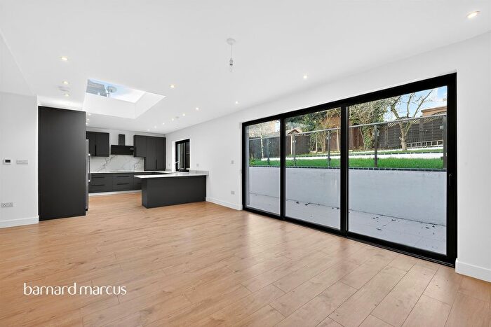 5 Bedroom Detached House For Sale In Donnington Road, Worcester Park, KT4