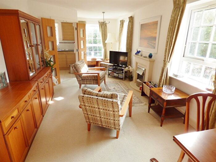 2 Bedroom Flat To Rent In Claridge House, Church Street, Littlehampton, BN17