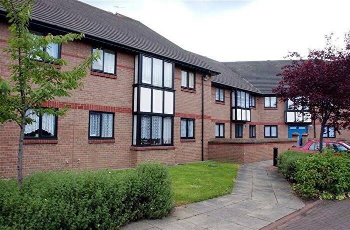 1 Bedroom Flat To Rent In Parkfield Court, Parkfield Way, Leeds, West Yorkshire, LS14
