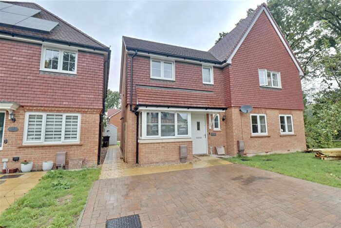 3 Bedroom Semi Detached House To Rent In Merritt Way, Waterlooville, PO8