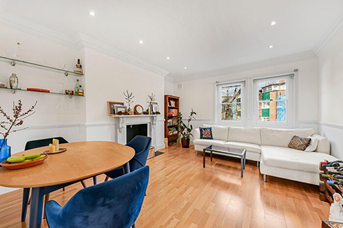 2 Bedroom Flat To Rent In Lyndhurst Road, Hampstead, NW3