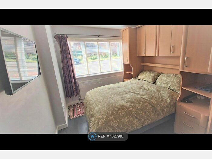 5 Bedroom Terraced House To Rent In Ford End, Woodford Green, IG8