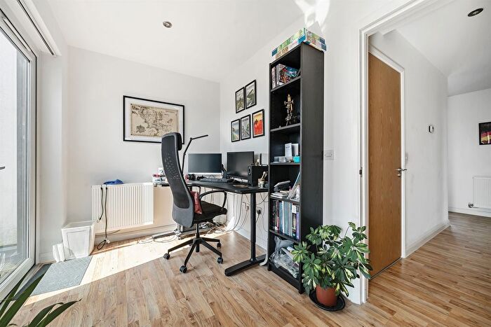 1 Bedroom Flat To Rent In Canning Square, Enfield, EN1