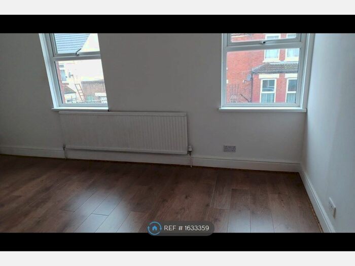 2 Bedroom Flat To Rent In Vivian Road, Wellingborough, NN8