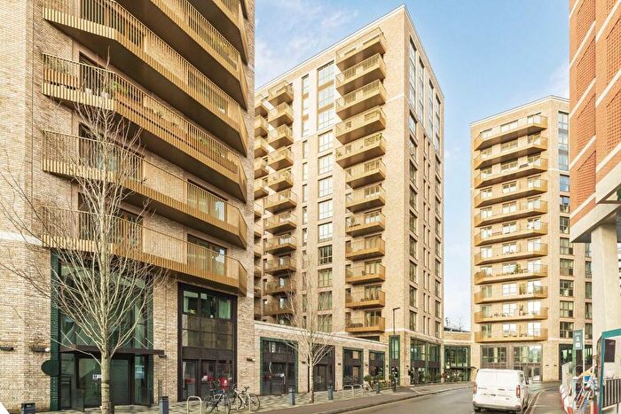 2 Bedroom Flat For Sale In Capital Interchange Way, Chiswick, TW8