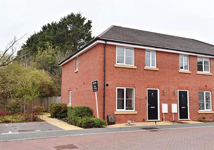 3 Bedroom End Of Terrace House For Sale In Spinners Way, Gillingham, SP8