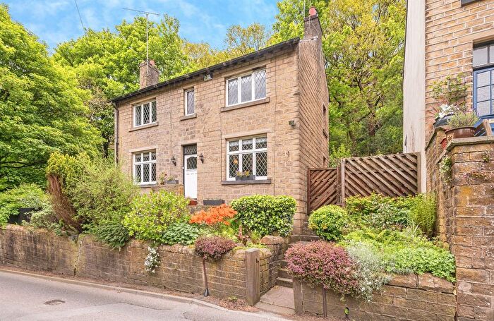 4 Bedroom Detached House For Sale In Armitage Road, Armitage Bridge, Huddersfield, HD4