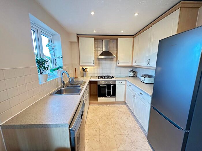 5 Bedroom Town House To Rent In Primrose Close, Luton, Bedfordshire, LU3