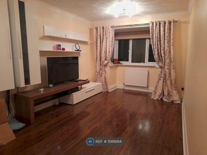 1 Bedroom Flat To Rent In Pinemartin Close, London, NW2
