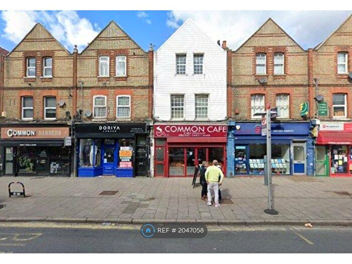 2 Bedroom Flat To Rent In Greyhound Lane, London, SW16