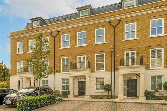 4 Bedroom Property To Rent In James Mews, Brewery Lane, Twickenham, TW1