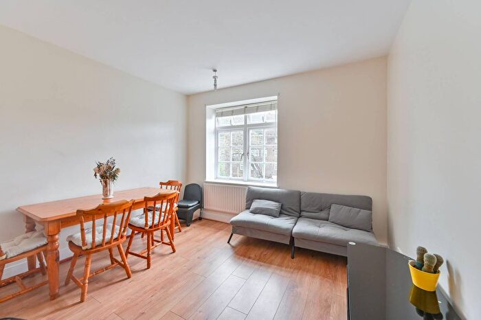 4 Bedroom Flat For Sale In Wood House, Gaskell Street, Stockwell, London, SW4