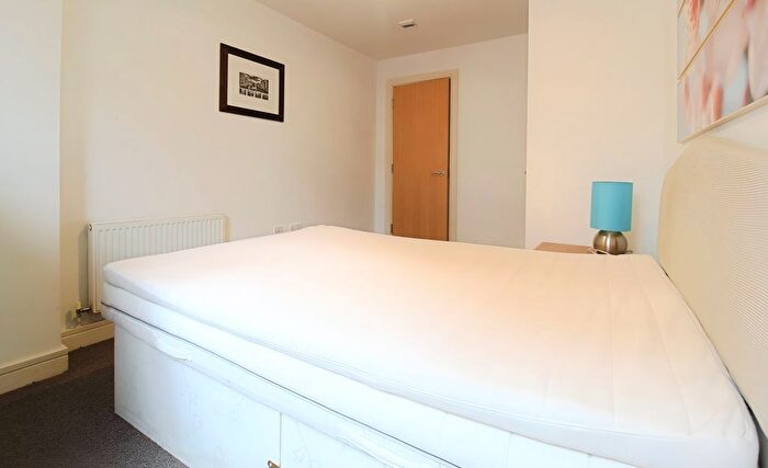 1 Bedroom Flat To Rent In Admiral Court, Brewery Wharf, Leeds, LS10