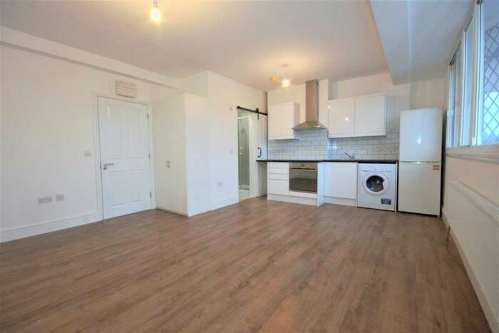 Flat To Rent In High Street, Pinner, HA5