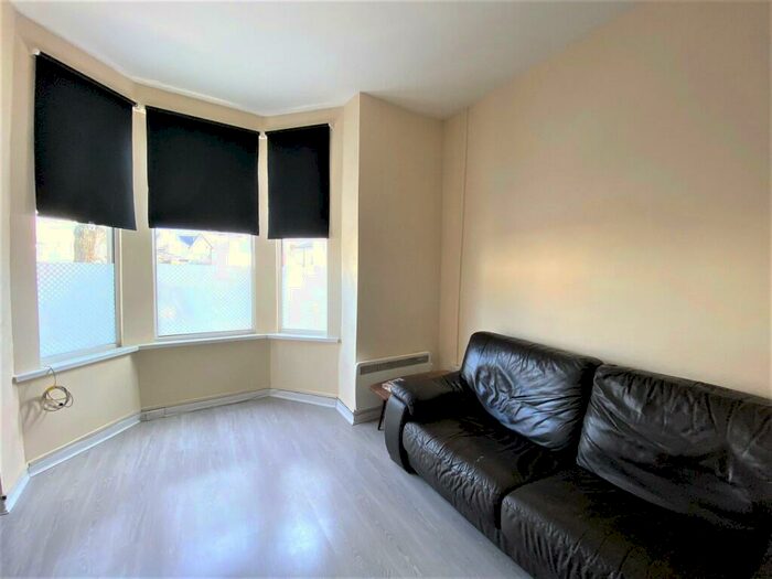 1 Bedroom Flat To Rent In Richmond Road, Cardiff(City), CF24