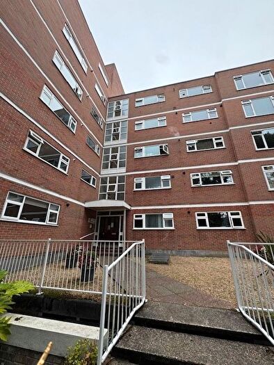 2 Bedroom Flat To Rent In Dean Park Road, Bournemouth, BH1