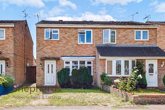 3 Bedroom Semi-Detached House For Sale In Champions Green, Hoddesdon, EN11