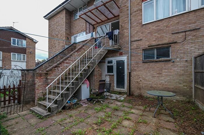 5 Bedroom Terraced House To Rent In Breaks Road, Hatfield, AL10