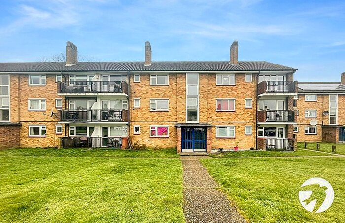 2 Bedroom Flat To Rent In Ellenborough Road, Sidcup, Kent, DA14