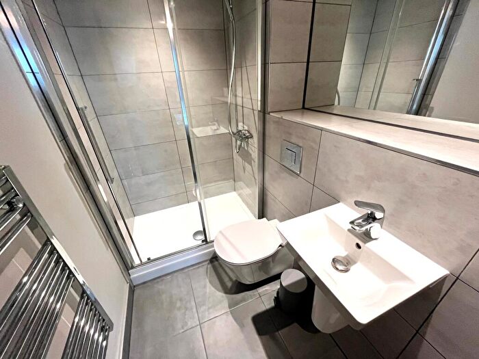 2 Bedroom Apartment To Rent In St. Martins Place, B15
