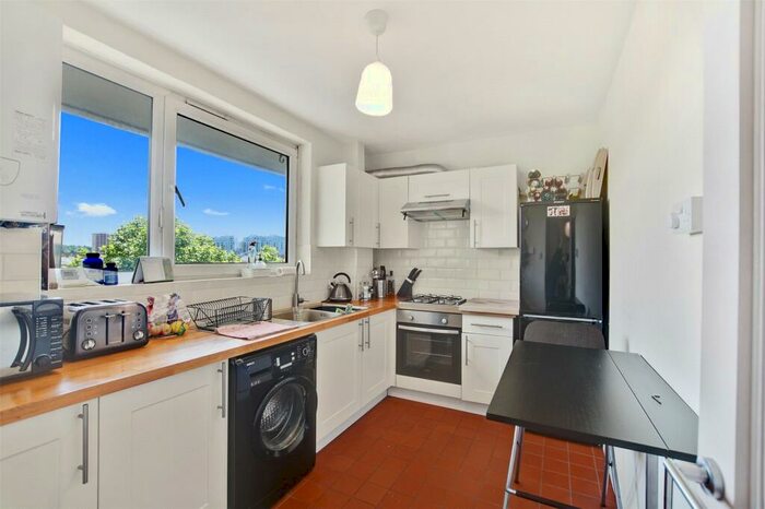 3 Bedroom Flat To Rent In Hughes House, Benbow Street, London, SE8