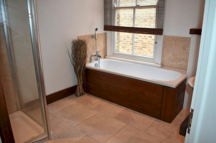 1 Bedroom Flat To Rent In London Road, Westcliff-On-Sea, SS0