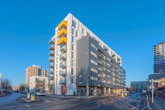 2 Bedroom Flat For Sale In Cordelia Street, Canary Wharf, London, E14