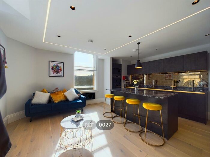 2 Bedroom Apartment To Rent In Blenhein, Kings Buildings, South Church Side, HU1